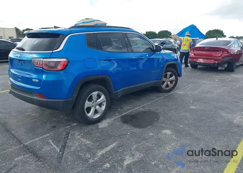 2019 Jeep Compass Latitude 4X4 from USA, damaged, VIN 3C4NJDBB5KT593451